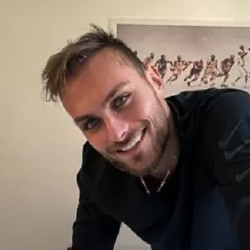 Campione della nazionale italiana di basket.